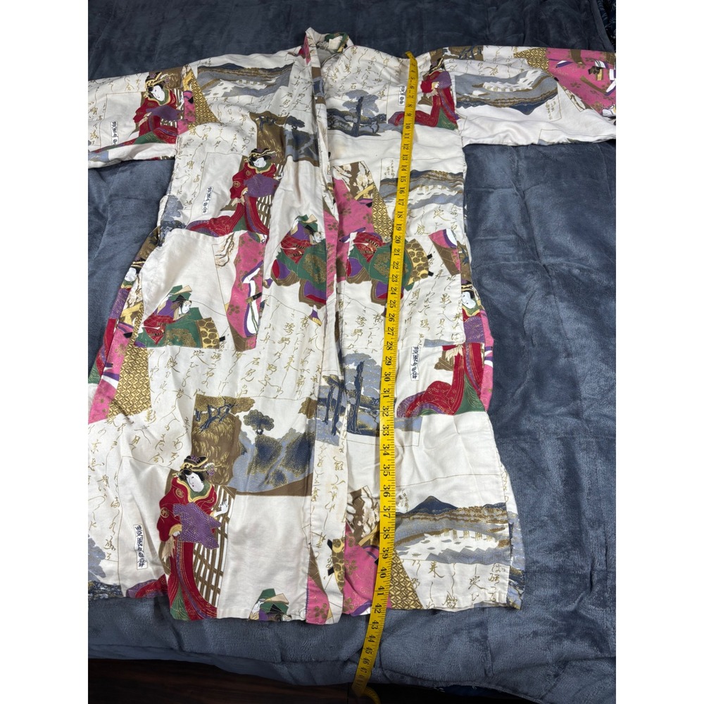 Vintage Japanese Geisha Samurai Landscape Print Kimono Robe Pink Gold Metallic - Picture 4 of 8